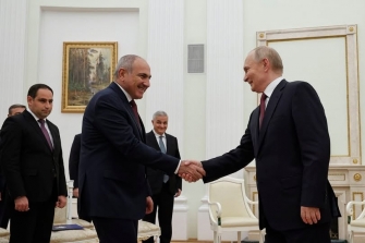 Էն, որ ուրիշի երկրում խոնարհ հարս է, իսկ իր երկրում` Քաջ Նազար