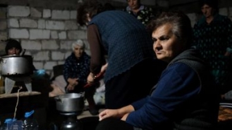 ՀՀ սահ­մա­նա­մերձ շր­ջան­նե­րում մար­դիկ սկ­սել են ա­պաս­տա­րան­ներ կա­հա­վո­րել