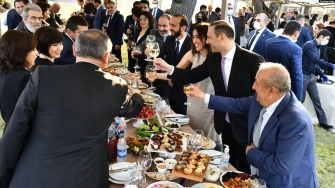 Արցախի նախագահի երդմնակալությանը հաջորդած խնջույքի լուսանկարները հայտնվել են քննադատության թիրախում