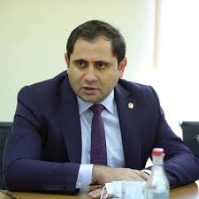 Մենք շատ ենք ամաչում, ամաչում ենք նախ, որ դուք եք ղեկավարում այս երկիրը