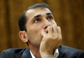 Չես հասկանում` խնդա՞ս, թե՞ լաս