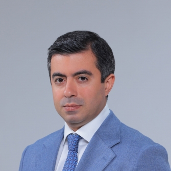 Շնորհակալություն, մեծարգո պրոֆեսոր, Ձեր անգնահատելի ծառայության և կրթած սերունդների համար