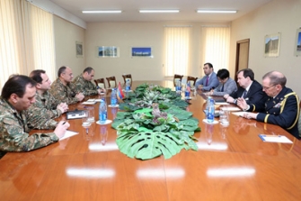 Պաշտպանության նախարարը ԱՄՆ դեսպանին է ներկայացրել արձանագրված ռազմական հանցագործությունները 