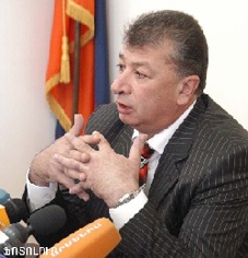 Նստել եմ։ Նստում եմ։ Կնստեմ։