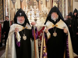 Գարեգին Բ-ն ու Արամ Ա-ն կայցելեն Ծիծեռնակաբերդ՝ Եպիսկոպոսաց ժողովից առաջ