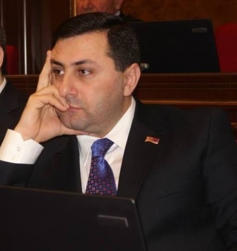 Աշխարհի ոչ մի ժողովուրդ ինքն իրեն իշխանափոխություն չի անում