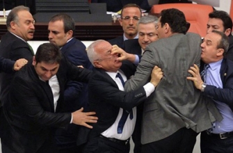 Ծեծկռտուք Թուրքիայի խորհրդարանում 