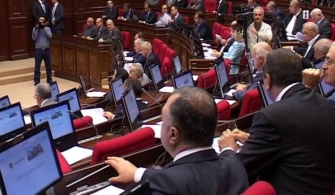 Դատարկ օրենսդիր մարմինը շարունակում է իր «աշխատանքը»