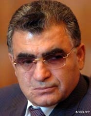«ԵՍ ՀԱՆՐԱՊԵՏՈՒԹՅԱՆ ՆԱԽԱԳԱՀԻ ԿՈՂՔԻՆ ԵՄ ԵՎ ՄՆԱԼՈՒ ԵՄ ՆՐԱ ԿՈՂՔԻՆ»