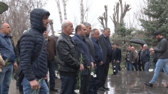 Ապրիլյան պատերազմից 1 տարի անց. «Ելք» դաշինքի անդամները այցելեցին Եռաբլուր 