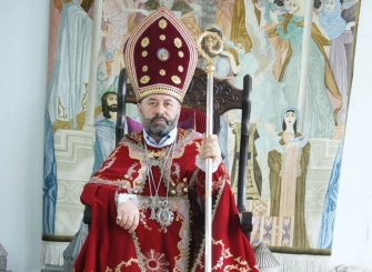 Սրիկայամիտ քահանա Քարամյան, դու չես տեսնու՞մ, թե ուր է գլորվում երկիրը 