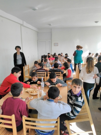 Ուսումնասիրվել են դպրոցներում տաք սննդի մատակարարման սանիտարահիգիենիկ պայմանները