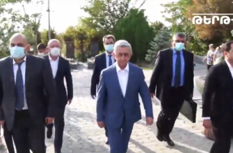 Սերժ Սարգսյանը Եռաբլուրում հարգանքի տուրք մատուցեց Հայրենիքի համար զոհված զինվորների հիշատակին