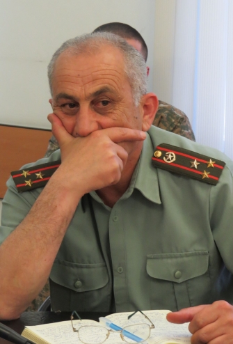 Ստեղծված իրավիճակից դուրս գալու համար օրվա իշխանությունն ունի երկու ճանապարհ