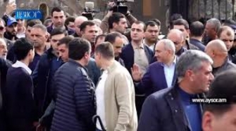 Մնացել է բացառապես քաղաքացիական հագուստով օպերատիվ աշխատողների և ֆեյքաֆաբրիկայի ակտիվիստների հույսին