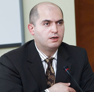 Աշոտյանը մեկնեց Նիդերլանդներ, որտեղ նաև կդասախոսի