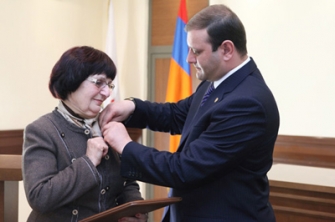 Իշխանություններին հաճոյանալու կոնտեքստում