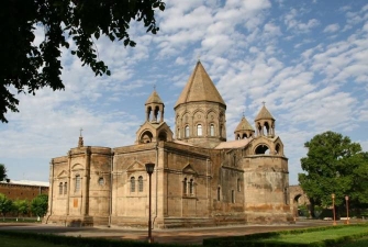 Մայր Աթոռը դեռ չի պատրաստվում չեղարկել եկեղեցական արարողությունների անցկացումը