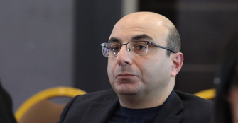 Այս մթնոլորտը սկսում է համատարած բոլորին հոգնեցնել