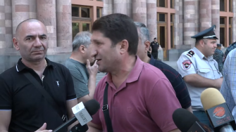 Նիկոլն ու իր սրտի օլիգարխը, մեծ հաշվով, թքած ունեն ձեզ վրա. Ռոբերտ Մելքոնյան