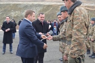 Բանակի օրը՝ զինվորի հետ