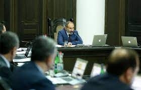 Խեղկատակություն՝ 1 ժամ 40 րոպե տևողությամբ