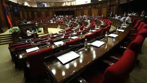 ԱԺ-ն ամբողջությամբ ընդունեց ՍԴ-ի մասին օրենքում փոփոխությունները, չեղարկեց հանրաքվեն