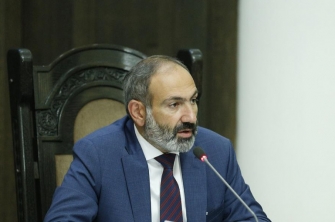 Համացանցում արձագանքում են Հրայր Թովմասյանի նվիրած գրիչի մասին վարչապետի գրառմանը