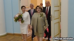 ՀՀ նորընտիր նախագահը մինչ պաշտոնի ստանձնումը տիկնոջ հետ հյուրընկալվել է Բաղրամյան 26-ում