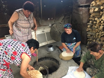Թի­կունքն էլ է ա­մուր 