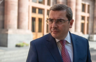 Սա երկիրը մի համակարգից հեռացնելու և դեռ չձևավորված մեկ այլ համակարգի ճանապարհին անպաշտպան թողնելու քաղաքականություն է