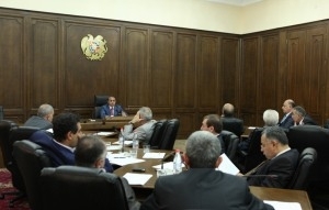 Շտապ խորհրդակցություն են հրավիրում, բայց չեն շտապում