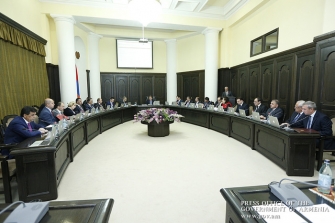 Ստանձնել է «ինքնաքննադատ վարչապետի» դերակատարումը