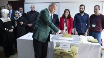 Էրդողանի կուսակցությունը կորցնում է դիրքերը տեղական ընտրություններում