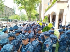 Ա՛յ ապօրինության ու խուլիգանության գեներատորներ, դուք վիրավորվելու մասին ծպտուն իսկ հանելու իրավունք չունեք