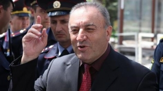 Ռոբերտ ՄԵԼՔՈՆՅԱՆ. Մոմ վառելով, եկեղեցի մտնել-դուրս գալով քրիստոնյա չեն դառնում