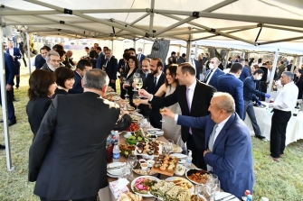 Մեր սեղանից՝ Արսեն Թորոսյանենց սեղանին