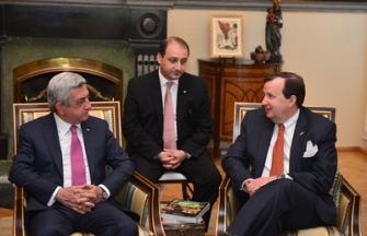 Նախագահը շնորհավորական ուղերձ է հղել ԱՄՆ Անկախության օրվա առթիվ, նաև այցելել ՀՀ-ում ԱՄՆ դեսպանի կեցավայր