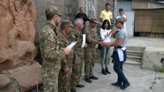 Նախազորակոչային տարիքի տղաները պատրաստվում են զինվորական ծառայության 