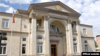 Նախագահը ստորագրեց ԶՈՒ երկու պաշտոնյաներին աշխատանքից ազատելու հրամանագրերը