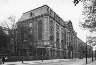 Հայաստանում Գերմանիայի դեսպանությունը (German Embassy Yerevan) վերածվում է նացիստական ԳԵՍՏԱՊՈ-ի