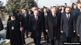 Բանակի օրվա առթիվ պաշտոնյաներն այցելել են Եռաբլուր