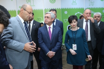 Նախագահն այցելել է «ԴիջիԹեք էքսպո-2015» տեխնոլոգիական ցուցահանդես