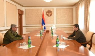 Արայիկ Հարությունյանն իշխանությունը փոխանցում է Վիտալի Բալասանյանին