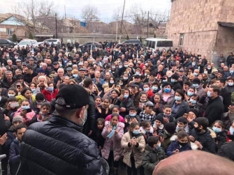 Հա՛մ ինքն  է կուշտ, հա՛մ ոչխարներն են տեղում