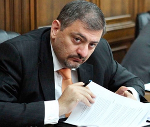 Պատգամավորները նախարարին «խելք» էին սովորեցնում