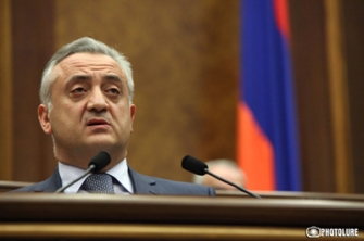 ԿԲ-ի նախագահը փորձում է ինքն իրեն արդարացնել
