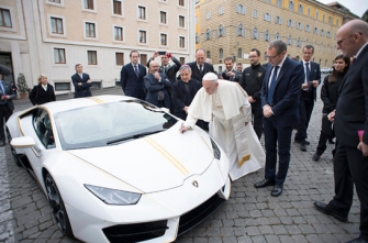 Հռոմի պապը վաճառում է իր Lamborghini-ն
