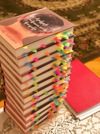 Էս գիրքը հայ մարդկանց բաժանում եմ ու բացատրում, որ սրա նման սեռաշեղվածը ոչ մի լավ բան չի բերի մեր երկրին