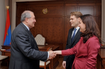 Արմեն Սարգսյանն ընդունել է Նիկոլա Ազնավուրին